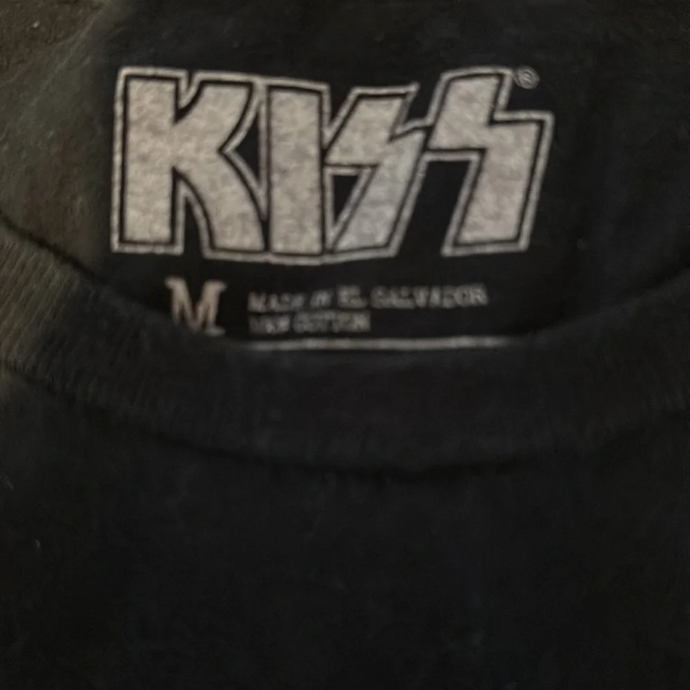 Kiss Teeshrt EUC - Picture 2 of 3
